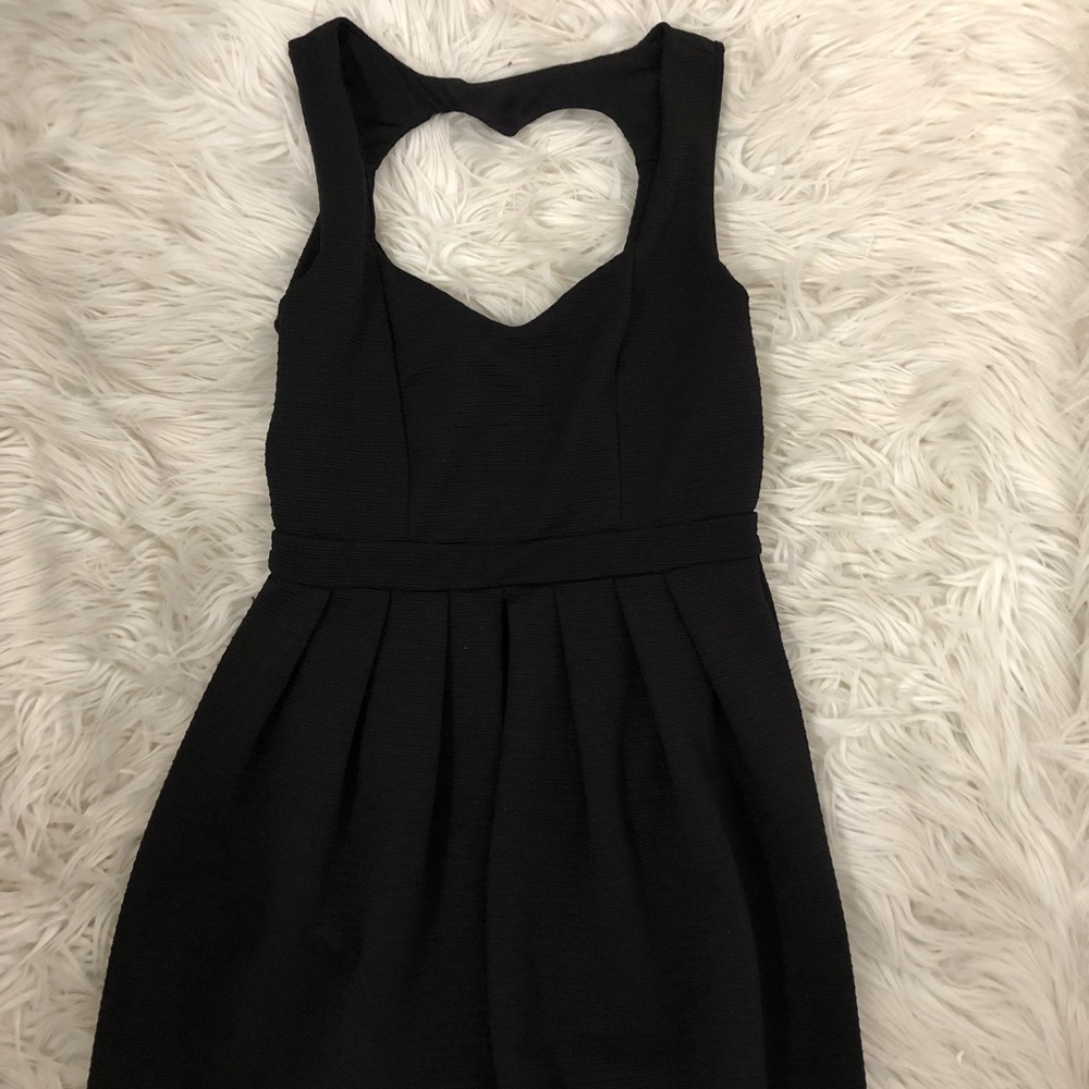 Dress| Heart shaped cut out at the back